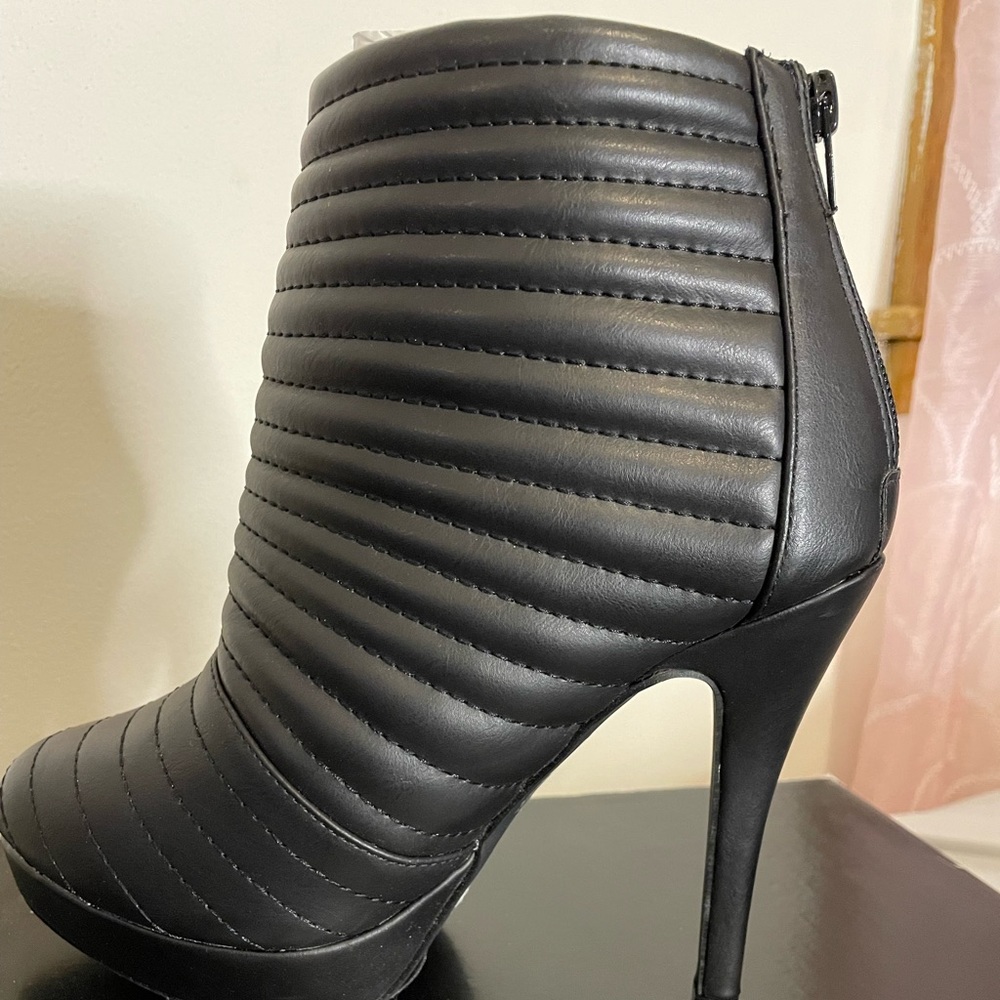 Torrid Platform Booties Size 7W
